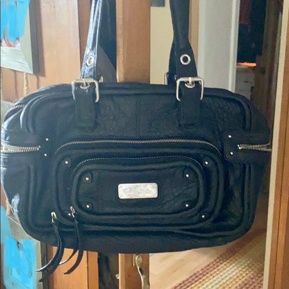 Black leather shoulder bag...